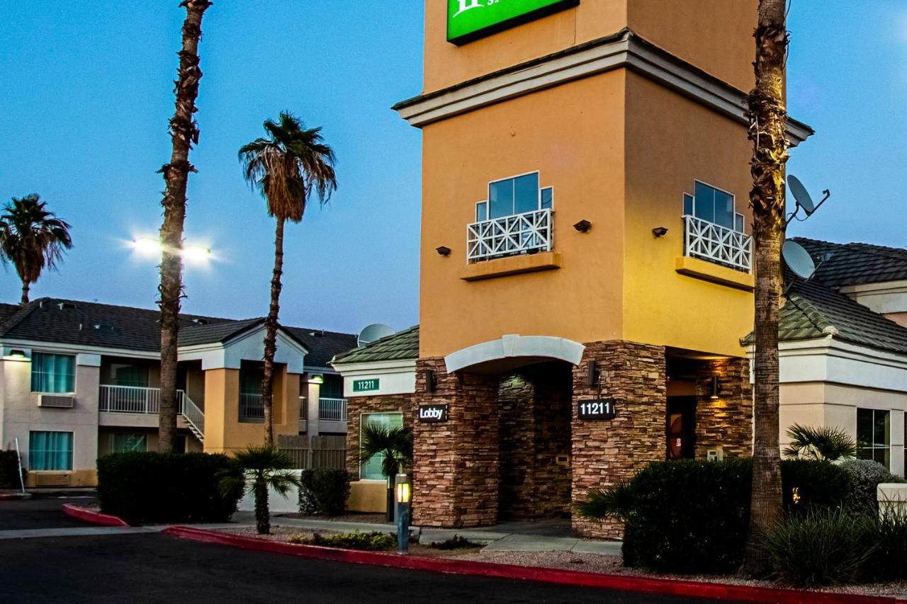 Hometowne Studios By Red Roof Phoenix - Black Canyon Highway Exterior photo